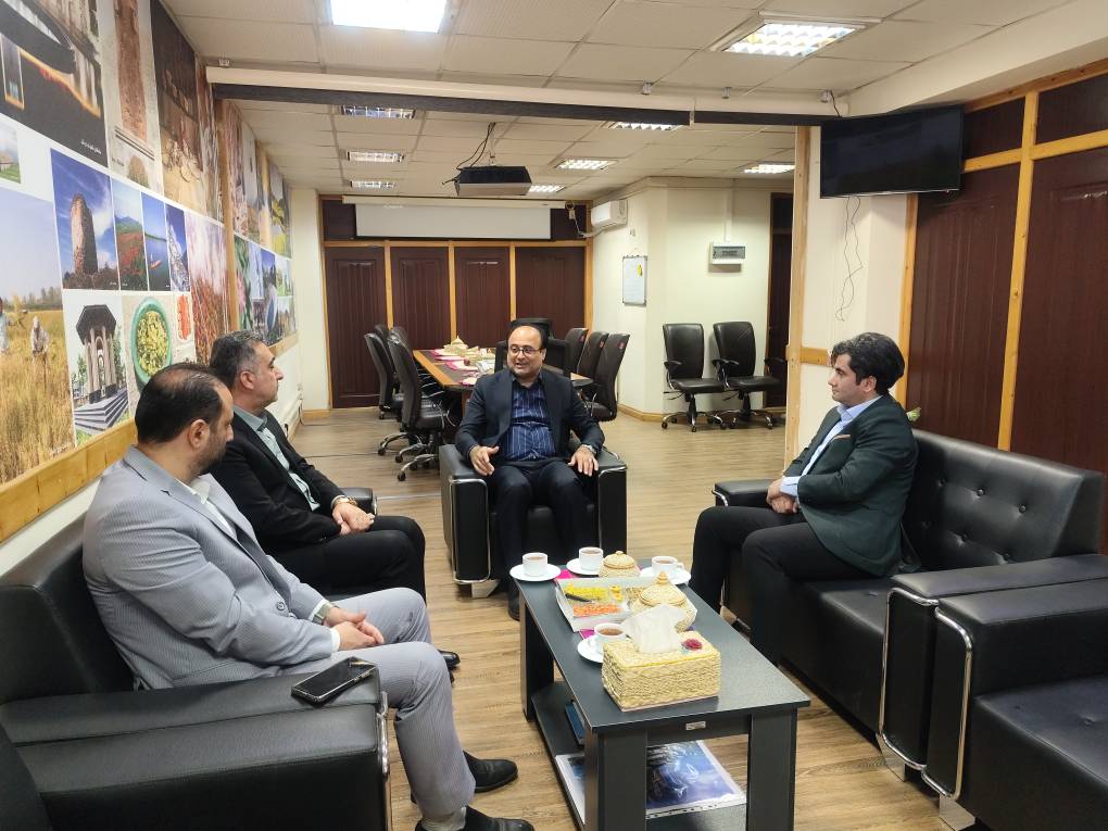 دیدار عیدانه مدیرعامل و اعضای هیات مدیره شرکت توسعه گردشگری گیلان با مدیرکل میراث فرهنگی استان 1 عیدانه مدیرعامل و اعضای هیات مدیره شرکت توسعه گردشگری گیلان با مدیرکل میراث فرهنگی استان 1